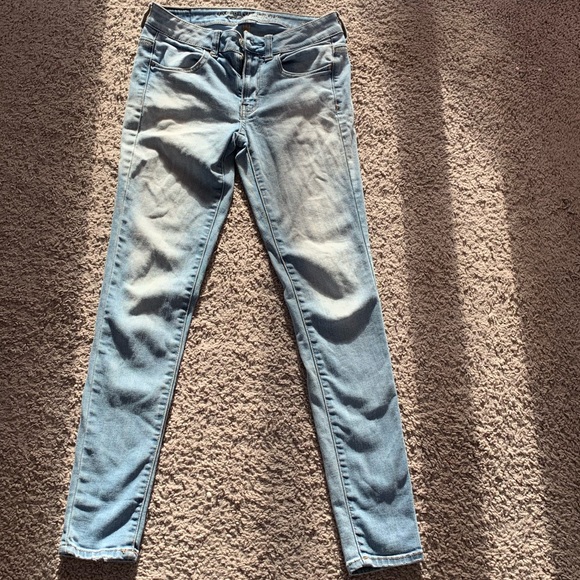 American Eagle light wash skinny jeans size 2 - Picture 2 of 13